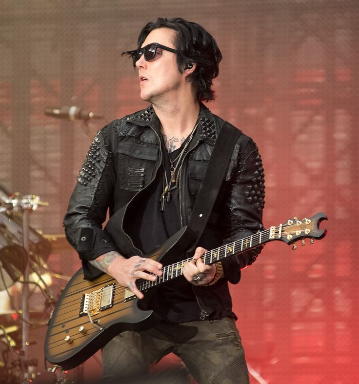 Synyster_Gates